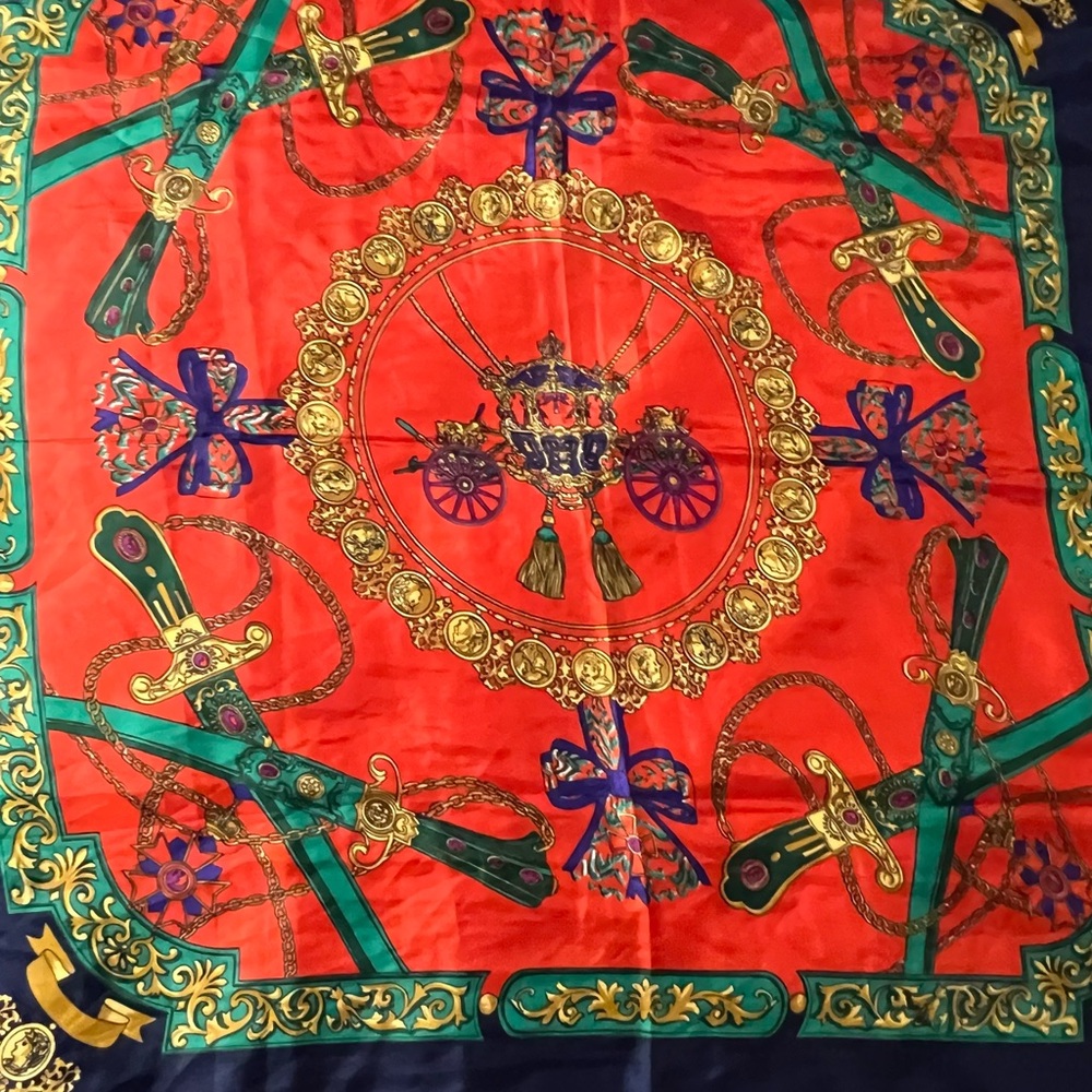 Elegant Vintage Red and Purple Carriage Print Scarf